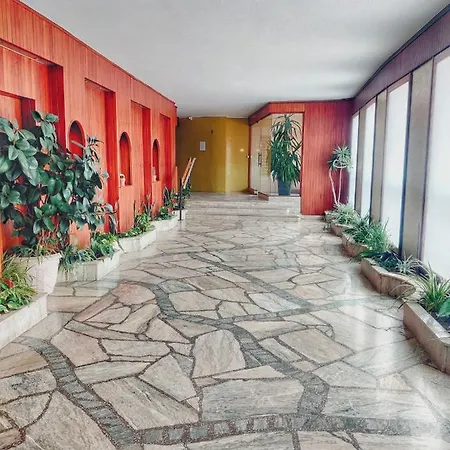 Apartment A La Grande De *